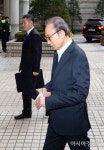 [포토]법정 출석한 MB