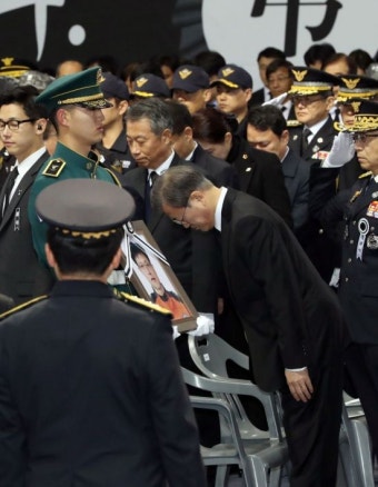 순직 소방관 영결식 참석한 文대통령 