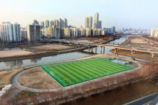 구로구, 안양천 인조잔디축구장 개장