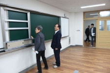 김석준 부산교육감, 명지·일광 일대 신설학교 현장점검