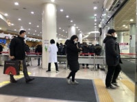 [르포]종로가 뚫렸다…지역사회 코로나19 감염공포 재점화