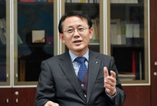 [아시아초대석]신승관 국제무역통상연구원장, 韓 기업에 3가지 경고