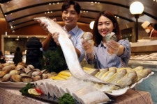 신세계백화점, 코로나19에 수출길 막힌 국산 수산물 할인판매