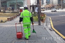 제발 길거리에 침 좀 뱉지 마세요 코로나19 예방수칙 무시, 시민들 분통