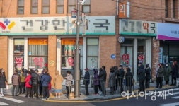 [포토]정부, 마스크 약국 판매 방안 검토