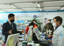 마재윤 전남소방본부장, 마스크 판매 약국 현장 방문