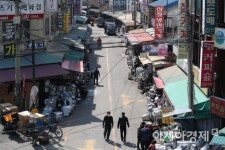 [포토]손님 기다리는 황학동 주방거리