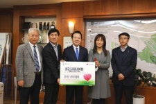 [포토]강서구건축사협회 코로나19 성금 500만원 전달