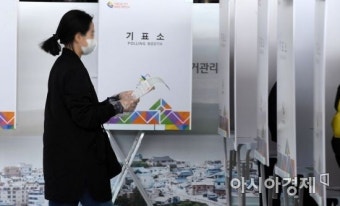 총선 사전투표…오후 5시 누적투표율 24.95%(상보)