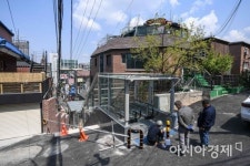 [포토]언덕 위 에스컬레이터