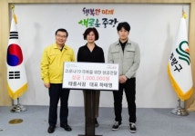 [포토]태릉서점 코로나19 극복 성금 중랑구 전달