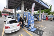 [포토]저렴한 주유소에 붐비는 차량