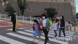 [포토] 누가 우리반 아이일까? … 경남 초등학교 첫 등교