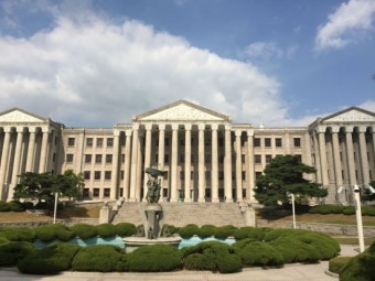 제자 성폭행 의혹 경희대 교수, 검찰 송치
