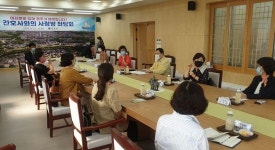간호사들과 마주앉은 주낙영 시장 여러분 있어 경주가 행복