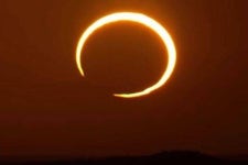 태양 절반 가려진다 NASA, 금환식 영상 공개…놓치면 10년 뒤