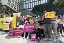 [포토]더위 속 수요시위