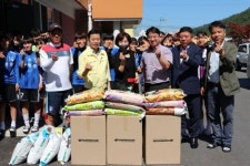 광양시사랑나눔복지재단, 광영중학교 여자축구부에  쌀(14포)과 컵라면 기탁