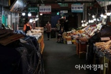 [포토]코로나19 여파에 한산한 광장시장