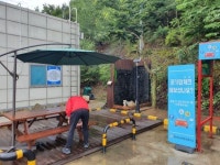 야외쉼터에 인공폭포까지 조성한 고속도로 주유소 호응