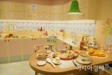 젠틀 홈, 젠틀몬스터X제니 동화 속 인형의 집으로(영상)