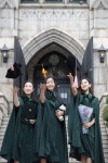이화여대, 134년만에 바뀐 학위복 선보여