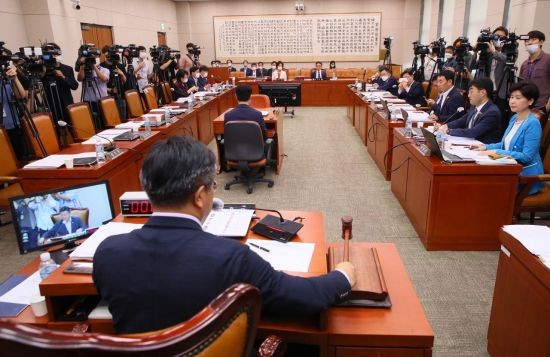 AI 디지털교과서와 방송법 개정, AI 기본법 폐지…국회 법사위 주요 사안 통과