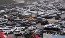 [포토] 차량들로 혼잡한 고속도로 휴게소