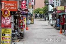 [포토]한산한 명동 환전소 거리