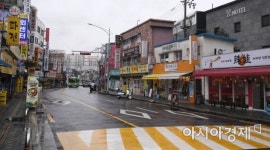 [포토] 점심시간에도 한산한 먹자골몰