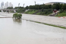 [포토]태풍에 텅 빈 탄천공영주차장