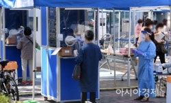 [포토] 코로나19 검사로 분주한 은평구 선별진료소