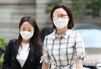 정경심, 재판중 쓰러져… '궐석' 결정