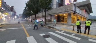 [포토]종로구, 코로나19 확산 방지 위해  광화문 일대 방역 총력