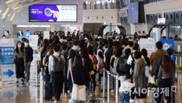 [포토] 국내 여행객들로 붐비는 공항