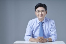 박성수 송파구청장 ‘찾아가서 유공구민 표창장 수여한 까닭?