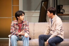 [리뷰] 삶은 깨진 마음을 어떻게든 부여잡고 버텨가는 것임을, 연극 아들