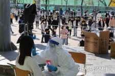 경남 진정세? 밤새 확진자 0…해군 등 집단 감염 검사 중