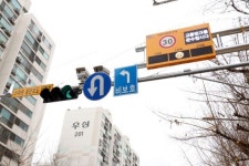구로구, 과속이나 정지선 위반 차량 전광판 송출 경고