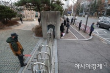 [포토] 코로나가 만든 썰렁한 수능 시험장 앞
