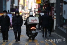 [포토]분주한 음식 배달원