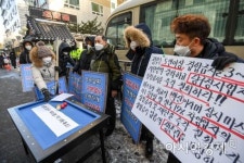3차유행 감소세…17일 이후 집합금지 시설 영업가능 검토(종합)