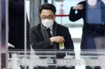 [포토] 국회 들어서는 김진욱 공수처장 후보자