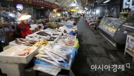 [포토] 명절 앞두고도 한산한 전통시장
