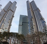 전매제한 풀리니 웃돈 30억… 한강변 새 랜드마크된 아크로서울포레스트