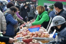 [포토] 재수용품 고르는 시민들