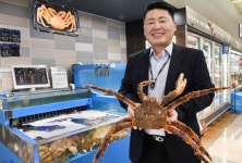 [유통핫피플] 킹크랩·랍스터 20t 공수…올 설엔 대표 외식 메뉴로 홈 설을