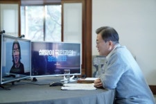文대통령 국민과의 영상 통화…배우 류준열 헬스 양치승