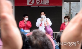 [포토] 구일역 선거 유세하는 오세훈 후보