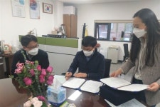 [포토]구의교회 광진구 구의3동 저소득 아동 위한 성금 전달